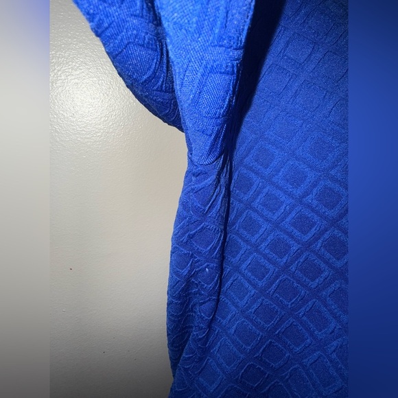 Dana Buchman Royal Blue Textured Keyhole Tunic Blouse Size M High Low Office - Picture 8 of 11